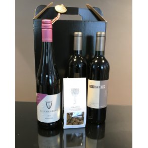 Gave med 3 fl. vin og Summerbird mandler pakket i 3 stks. gaveske